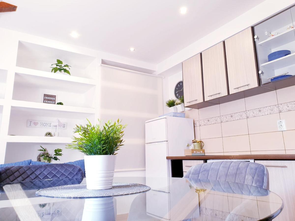 Apartments Sandra In The Historical Center Of The City Supetar Εξωτερικό φωτογραφία