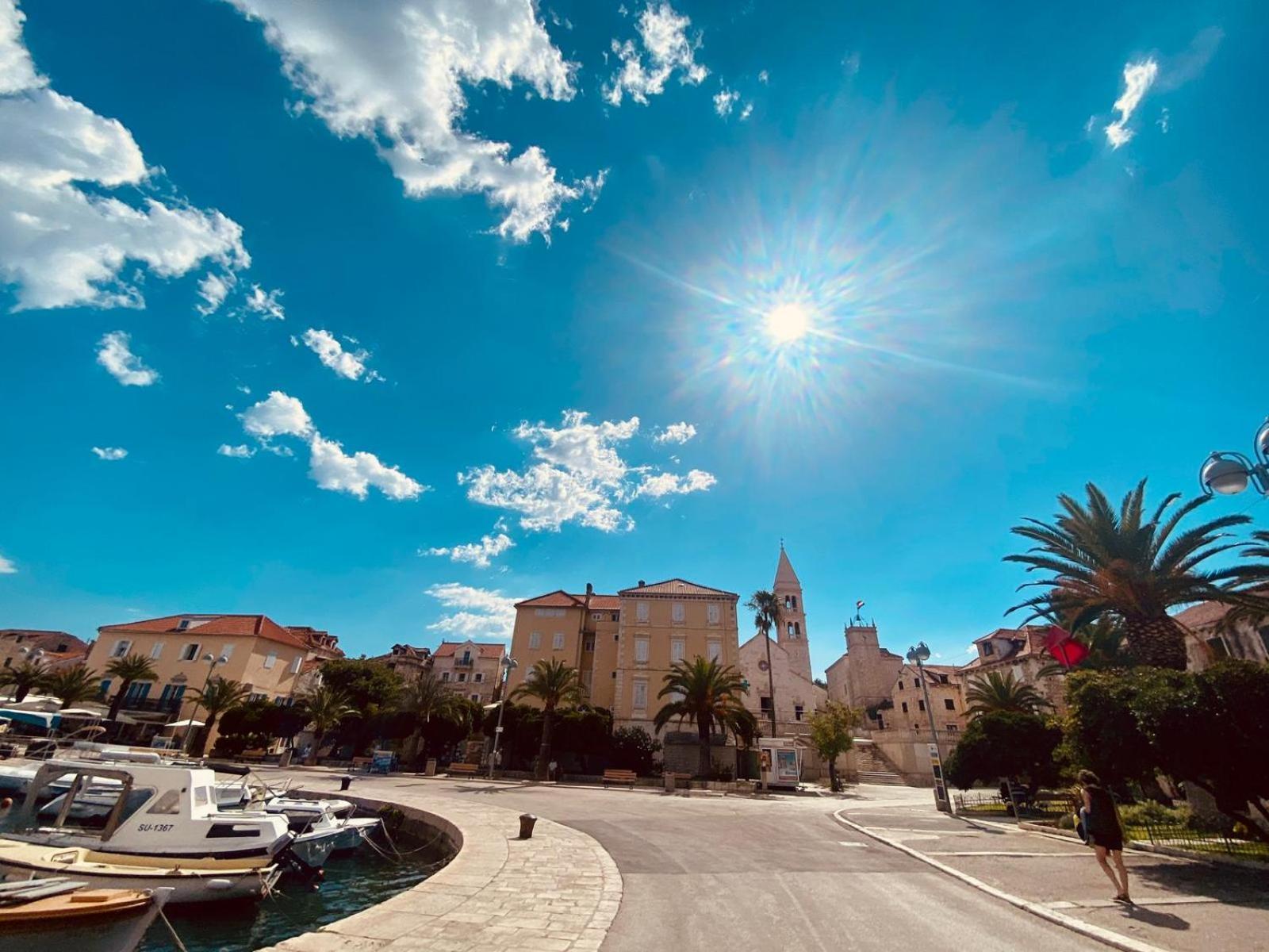 Apartments Sandra In The Historical Center Of The City Supetar Εξωτερικό φωτογραφία