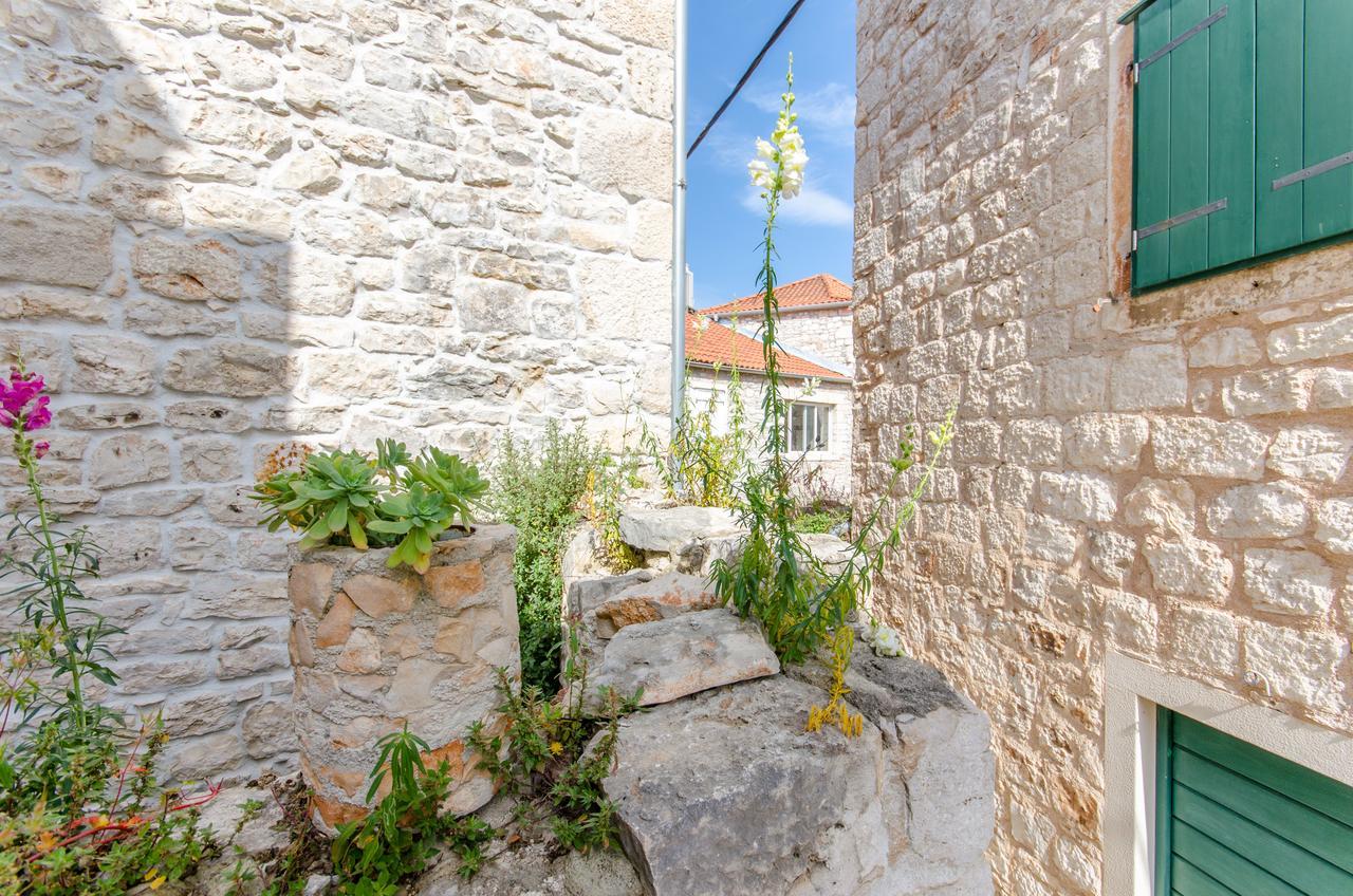Apartments Sandra In The Historical Center Of The City Supetar Εξωτερικό φωτογραφία