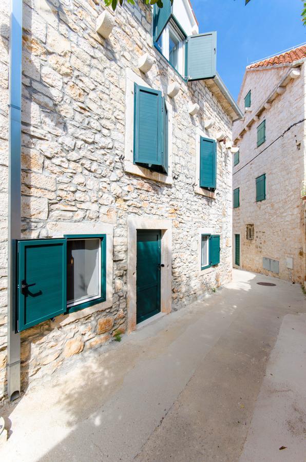 Apartments Sandra In The Historical Center Of The City Supetar Εξωτερικό φωτογραφία