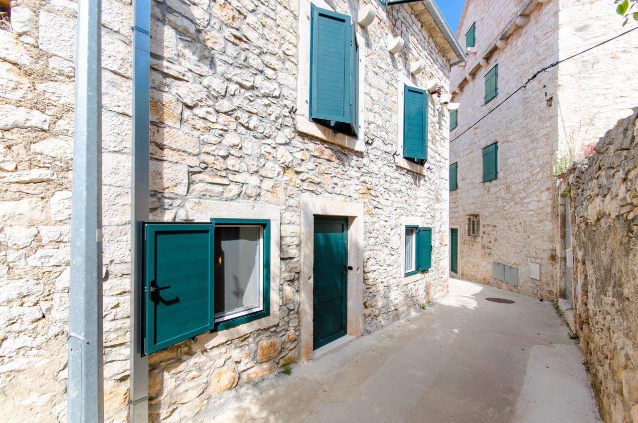 Apartments Sandra In The Historical Center Of The City Supetar Εξωτερικό φωτογραφία